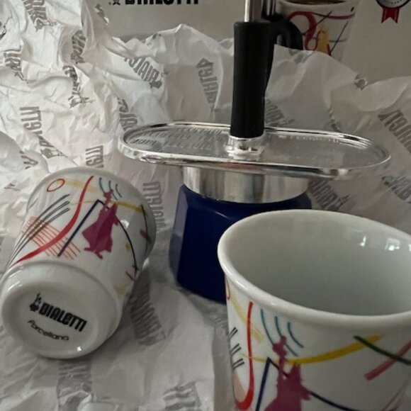 NEW Bialetti Italian Espresso Mini Stove Top Coffee Machine; 2 Designer Cups - Picture 3 of 13